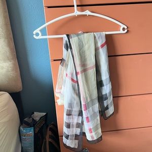 Chic plaid scarf from Burberry